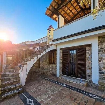 Santo Re Olive Retreat Bed & Breakfast 3*